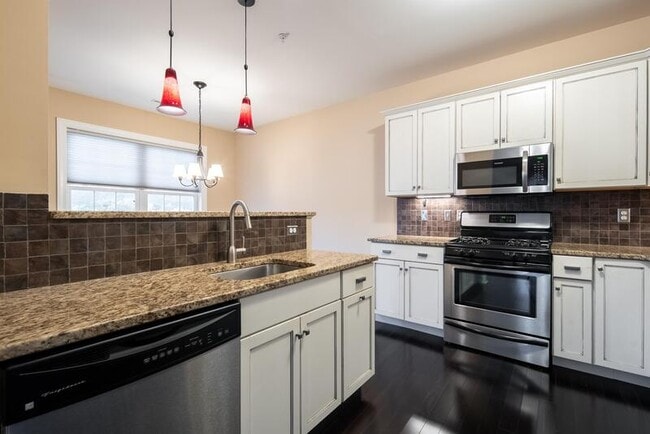 Building Photo - 4208 Admiral's Walk Dr