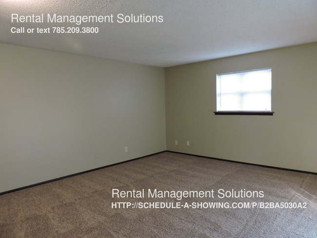 Building Photo - Bluewood East Apts - 2 BR 1 Bath