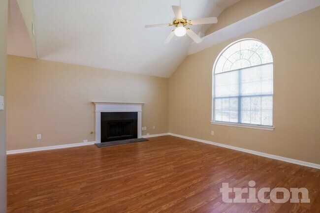 Foto del edificio - 3185 Lower Creek Dr