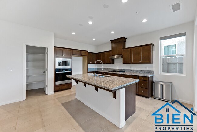 Foto del edificio - 1227 Las Rosas Ave