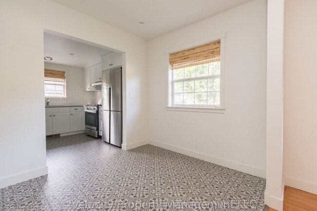 Building Photo - Charming Westside Bungalow Blocks from Dow...