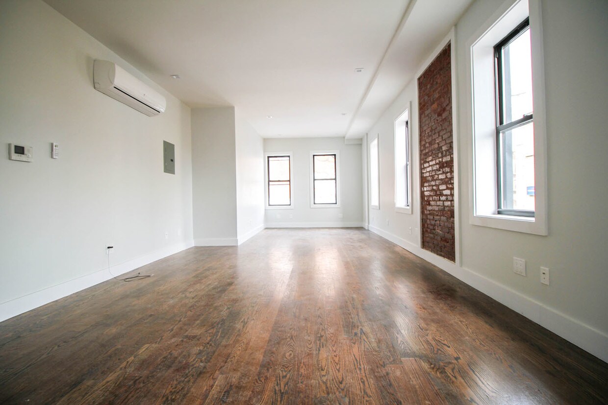 Primary Photo - 5825 Myrtle Ave