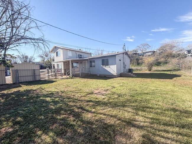 Foto del edificio - 114 W Head St