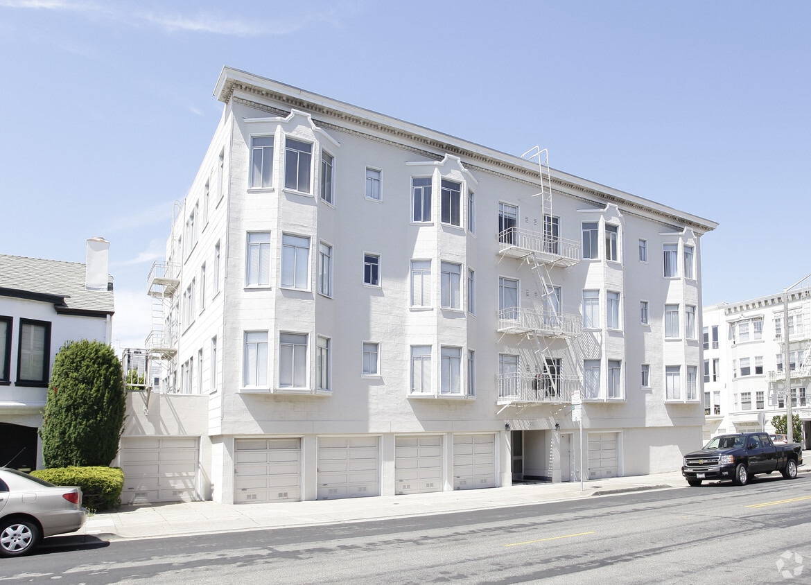 Building Photo - 2000 Beach St