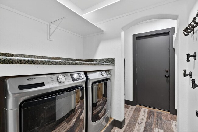 Foto del edificio - 6932 E Pearl St