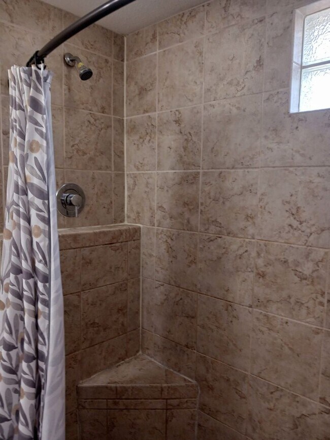 Foto del edificio - Charming 3 Bedroom, 2 Bathroom Home for Re...