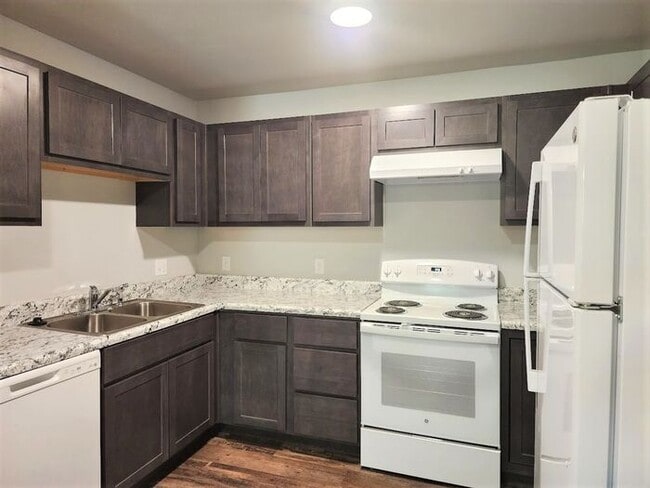 Foto del edificio - New 3 Bed 2 Bath Duplexes SW 40th & Shields Blvd