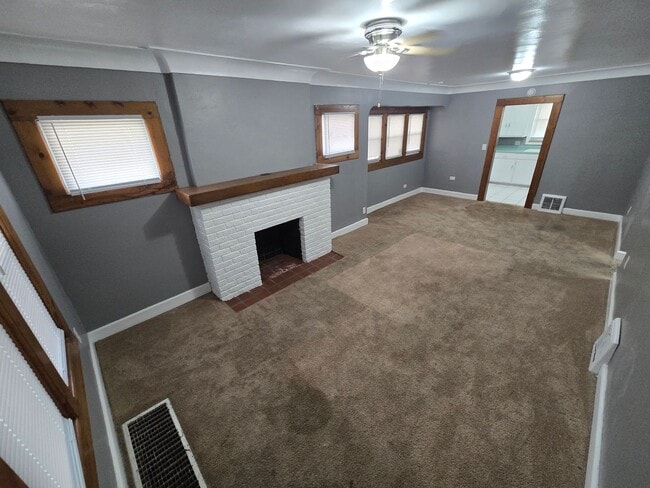 Building Photo - 3 Bedroom House