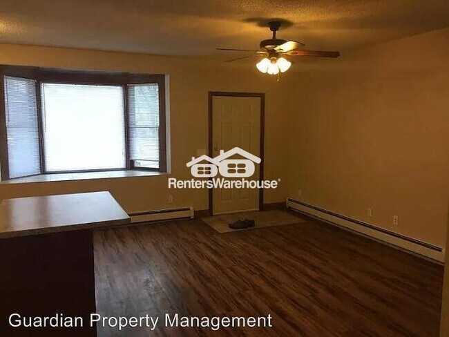 Building Photo - Modern Comfort Meets Everyday Convenience