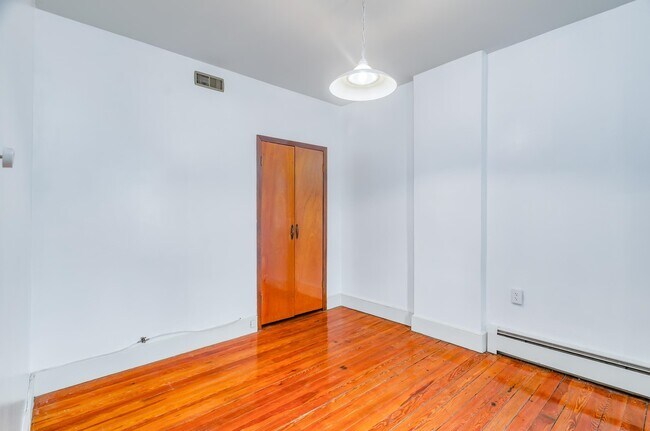 Foto del edificio - 30 W 9th St
