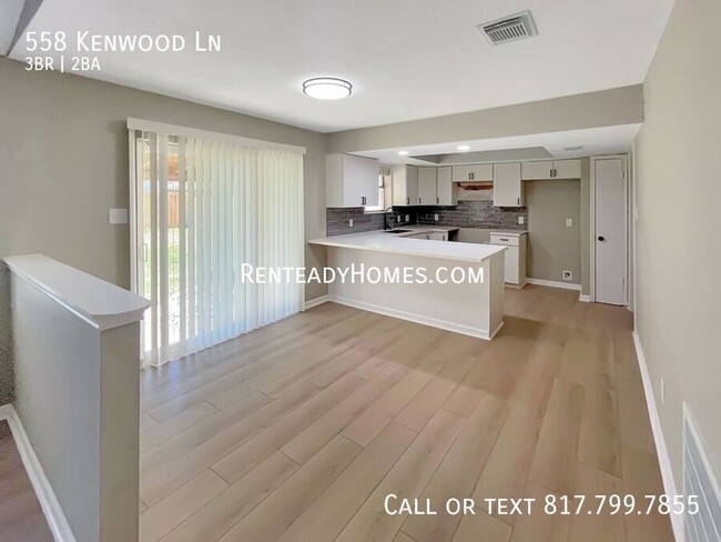 Foto del edificio - 558 Kenwood Ln