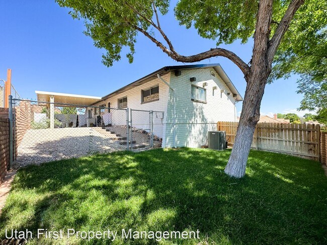 Building Photo - 4 br, 3 bath House - 3204 S Bloomington Dr W