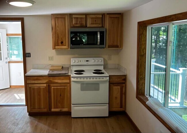 Foto del edificio - 172 Pinkhams Cove Rd