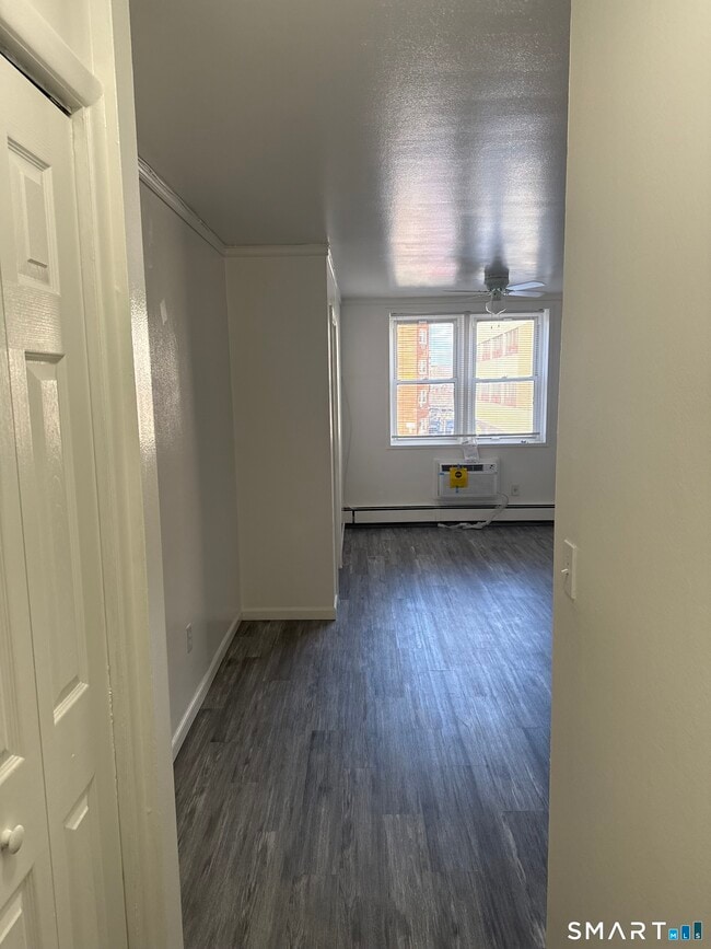 Building Photo - 140 Grove St