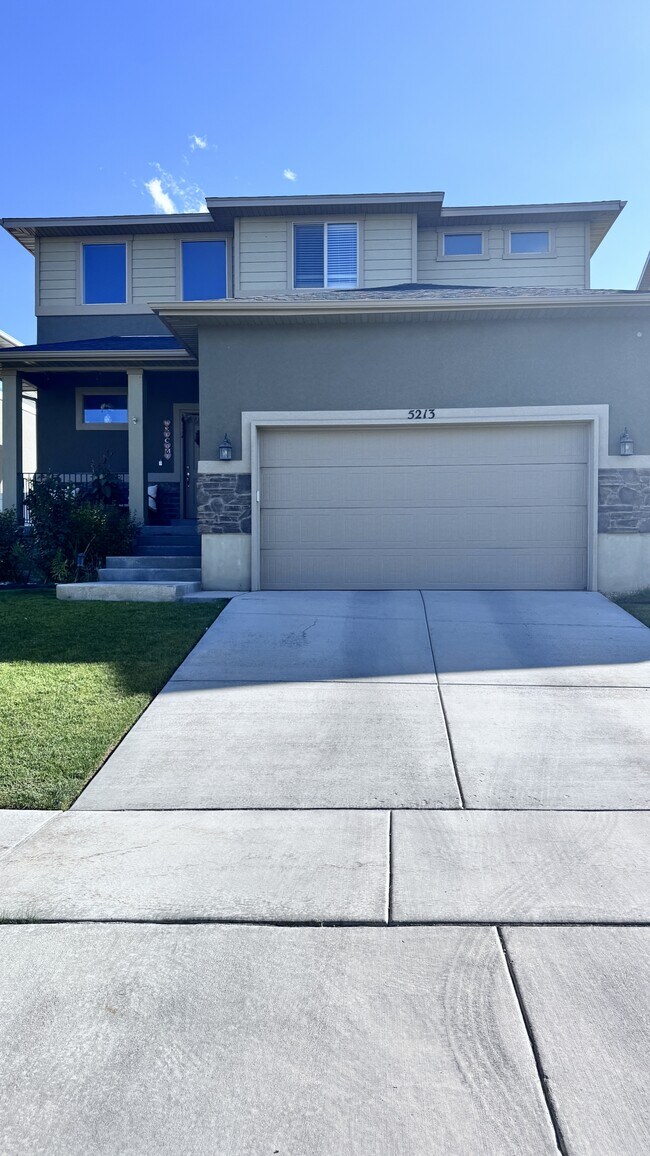 Building Photo - 5213 W Fortrose Dr
