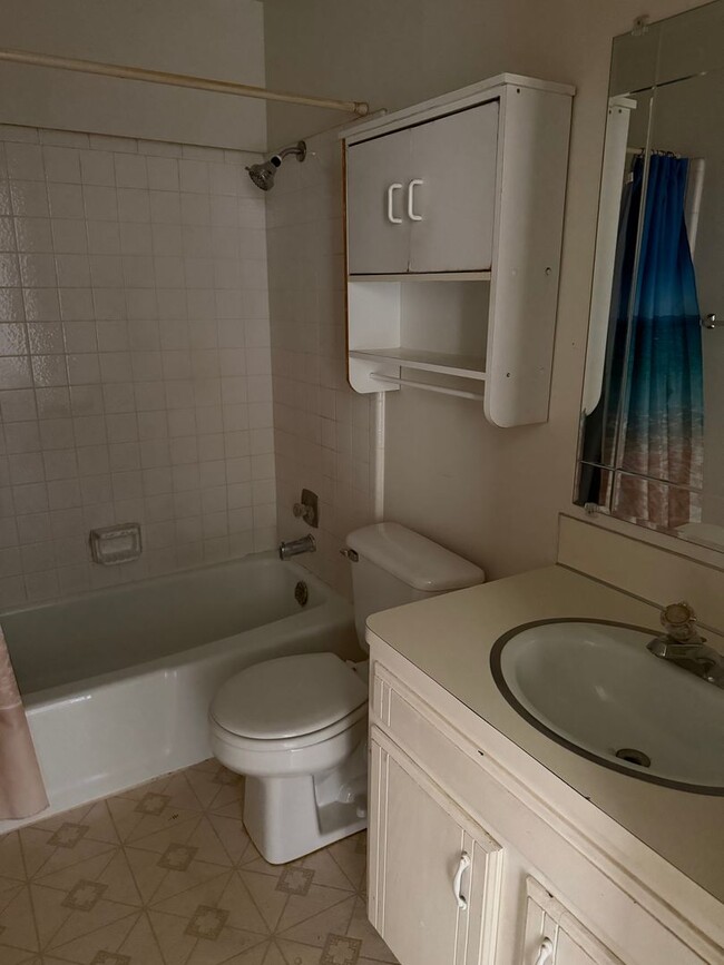 Building Photo - Beautiful Kaysville townhouse