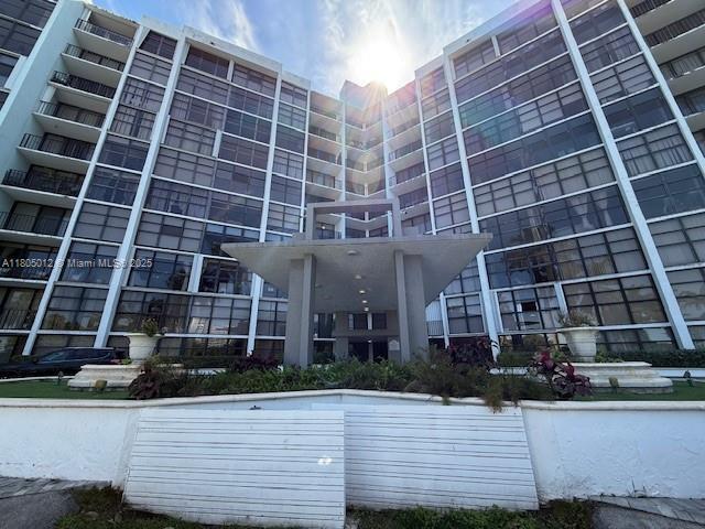 Foto principal - 200 Leslie Dr