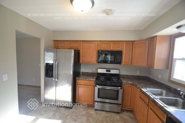 Building Photo - 8239 Hampshire Ct N