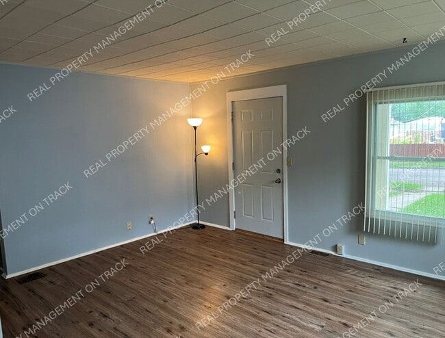 Building Photo - 2823 Garfield Dr