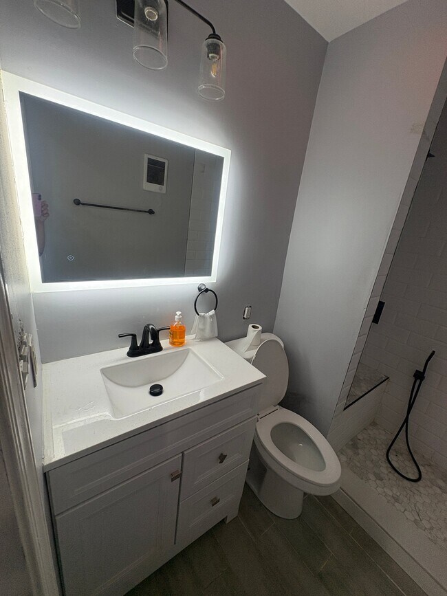 Foto del edificio - 6608 14th St NW