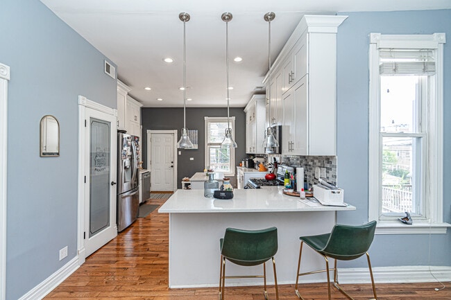 Kitchen - 2526 N Rockwell St