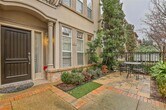 Foto principal - 3811 Travis St