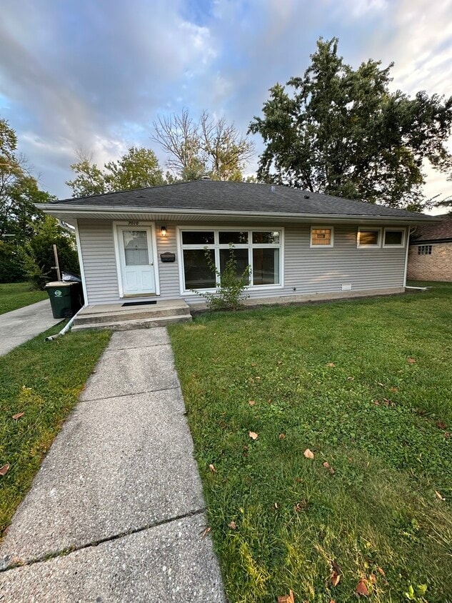 Primary Photo - 7010 Foster St