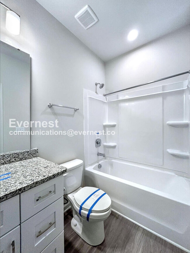 Foto del edificio - 310 N Correll St