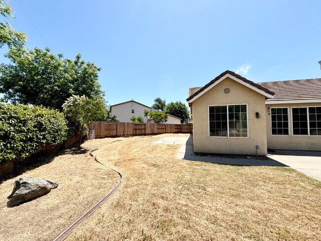 Building Photo - North Merced: Spacious end of cul-de-sac 4...