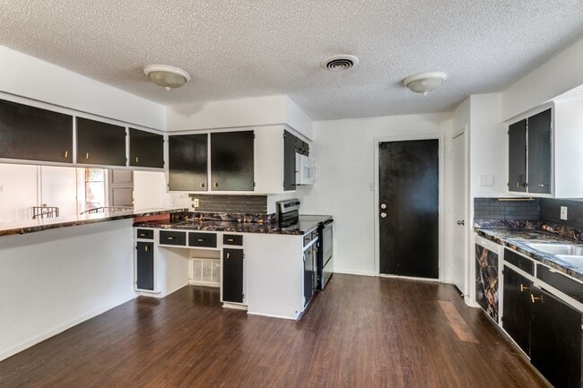 Foto del edificio - 2101 Bradford Dr