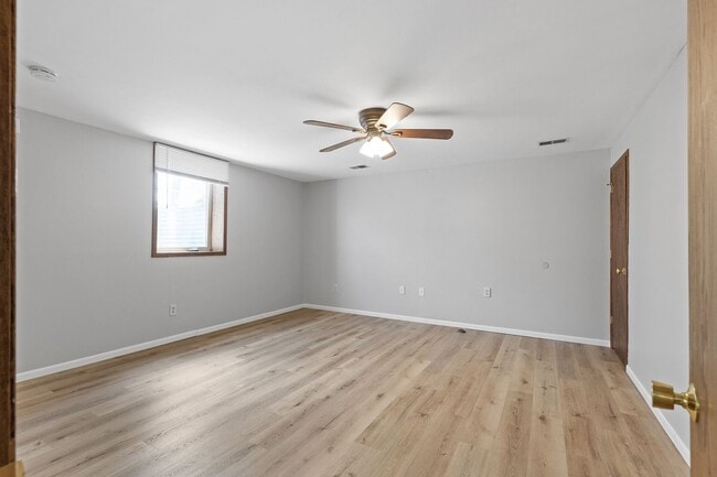 Building Photo - Spacious Duplex in Brooklyn Park
