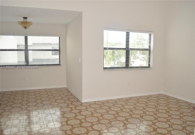 Photo - 10221 Fontainebleau Blvd House