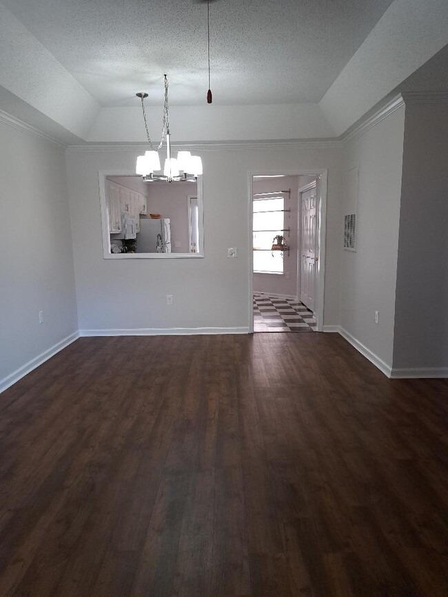 living room, entering - 2670 Ingleside Dr