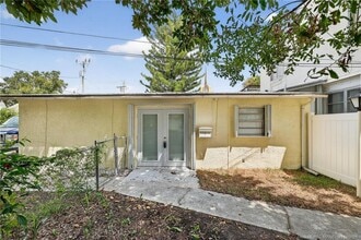 Building Photo - 410 SW California Ave