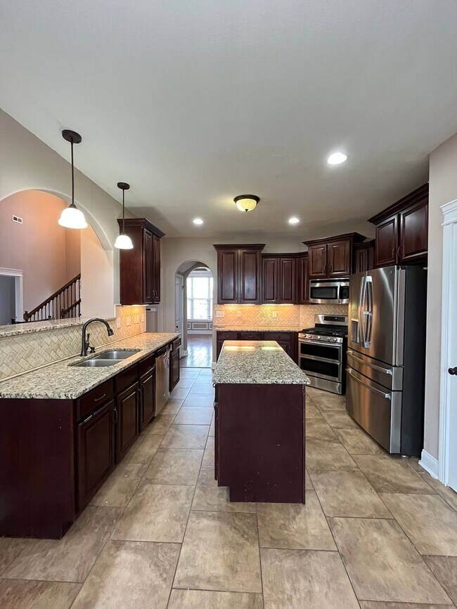 Building Photo - Large Executive Home off Exit 8 in Farming...