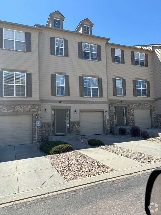 Woodmoor Townhomes Apartments for Rent with Washer & Dryer Monument