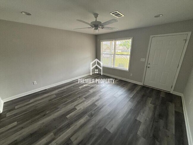 Foto del edificio - 144 Bradford Cir