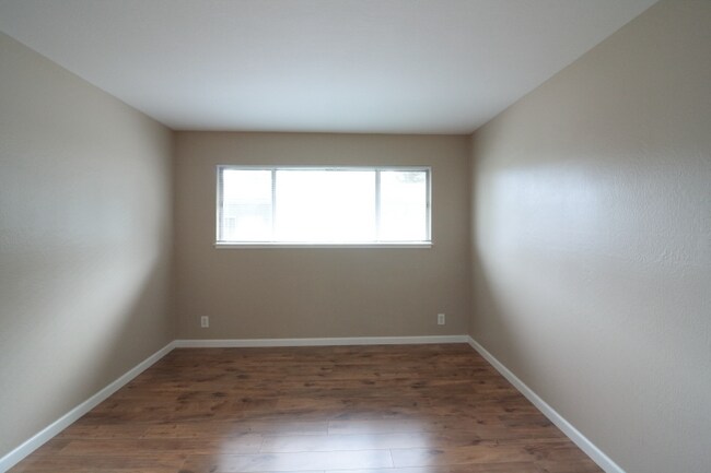 Foto del edificio - 2220 Lake Rd