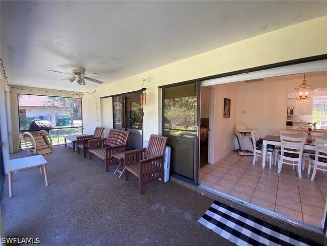 Foto del edificio - 5121 Teak Wood Dr