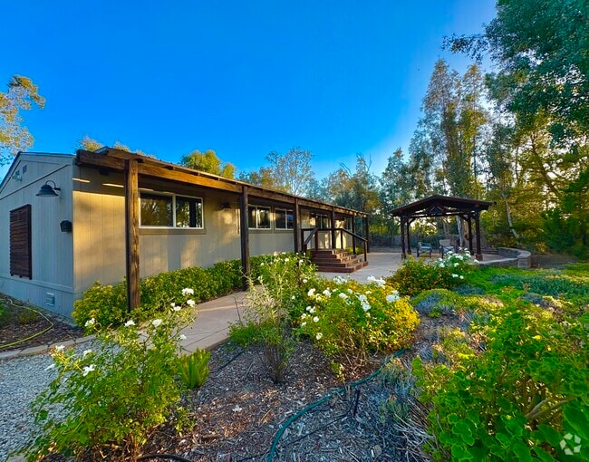 Building Photo - 35635 Glenoaks Rd