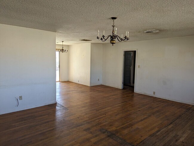 Building Photo - 215 Pattie Ave