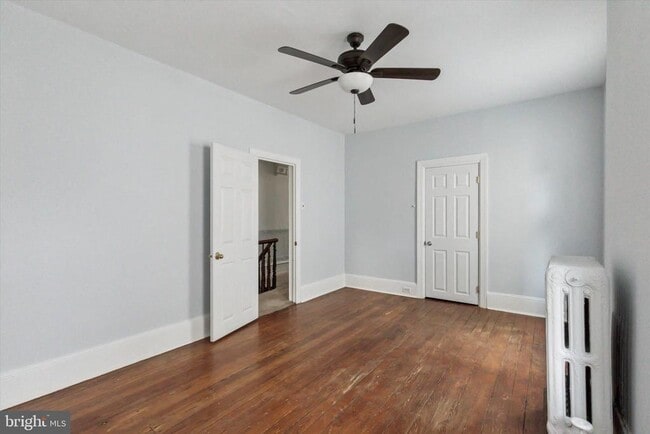 Building Photo - 448 Roxborough Ave