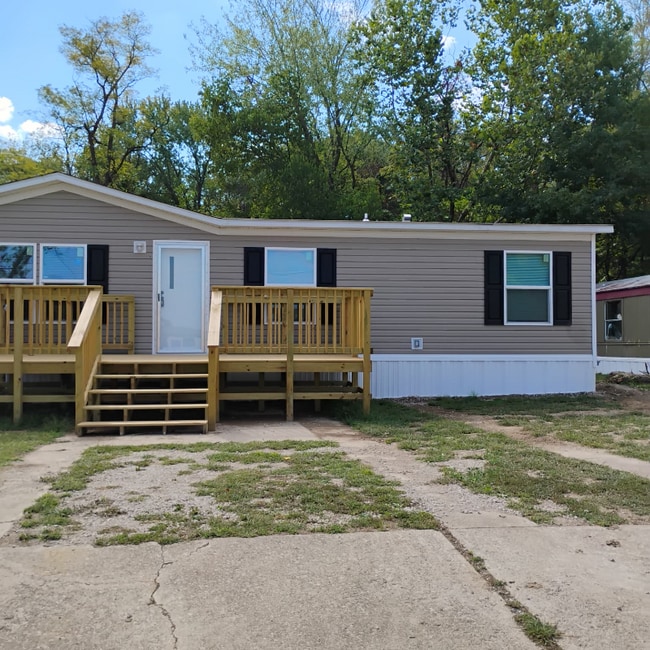 Building Photo - 98 Deerwood Park