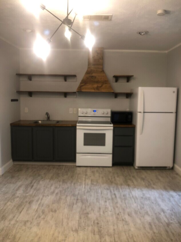 Foto principal - 130 W Maud Ave