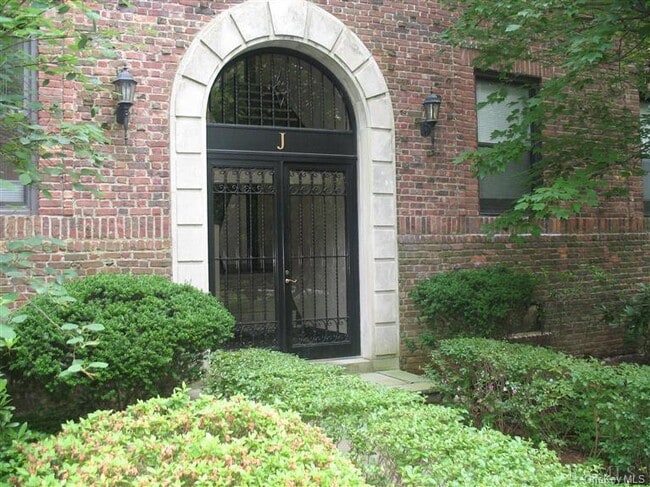 Building Photo - 64 Sagamore Rd