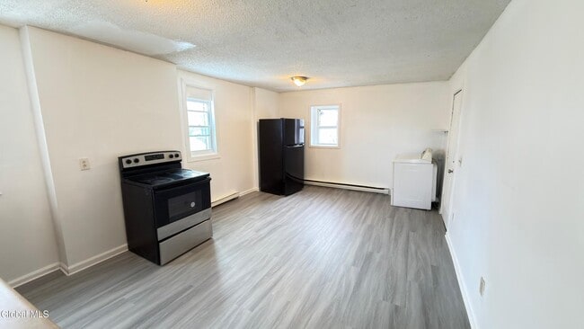 Building Photo - 3134 6th Ave