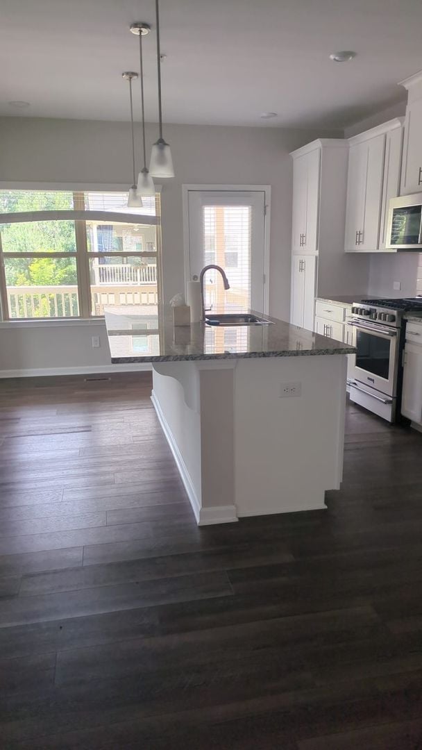 Building Photo - Modern 3BR House  minutes to Woodstock dow...
