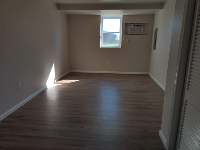 Foto del edificio - 122 E Ridge Rd