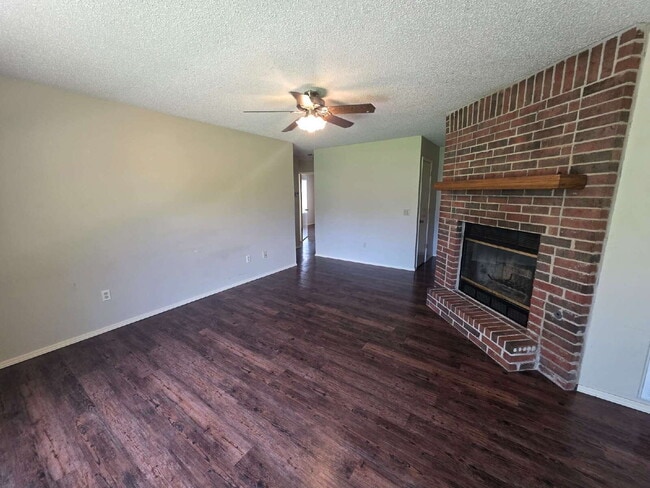 Photo - 2703 W Beech St Apartment