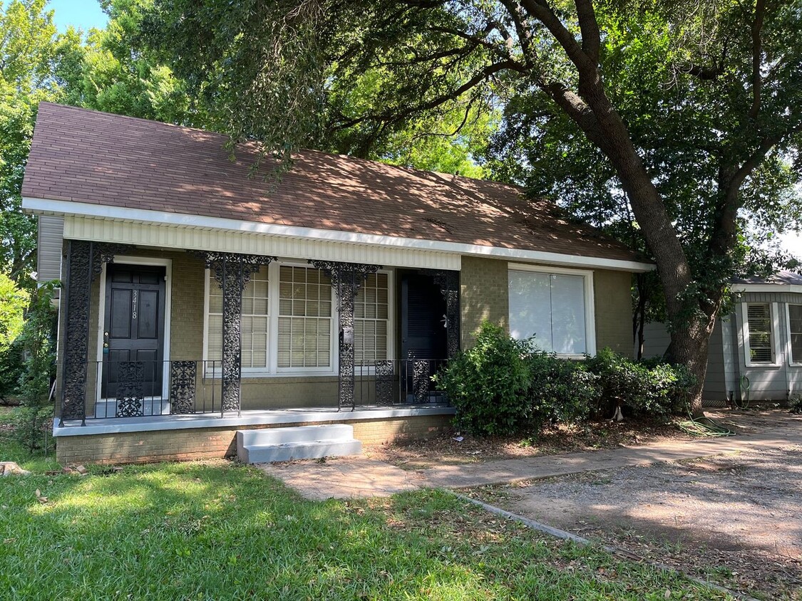 Primary Photo - 1BR/1BA Broadmoor Duplex Available